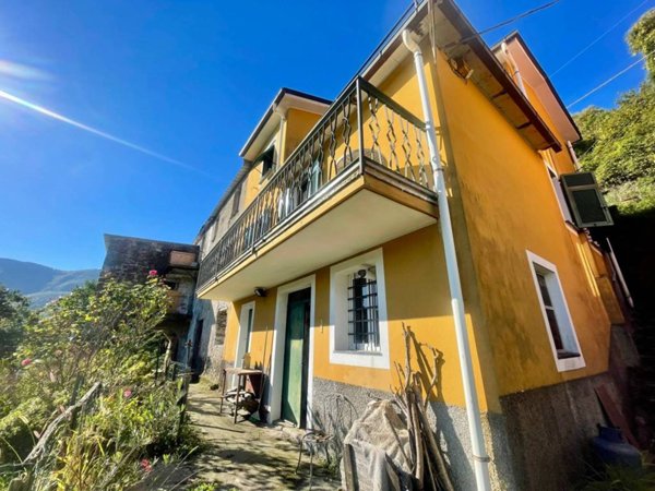 casa semindipendente in vendita a Mezzanego in zona Vignolo