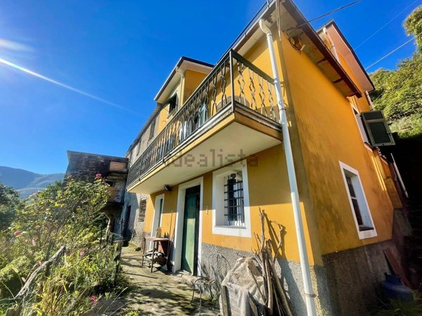 casa semindipendente in vendita a Mezzanego in zona Vignolo