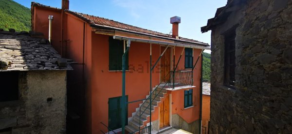 appartamento in vendita a Mezzanego