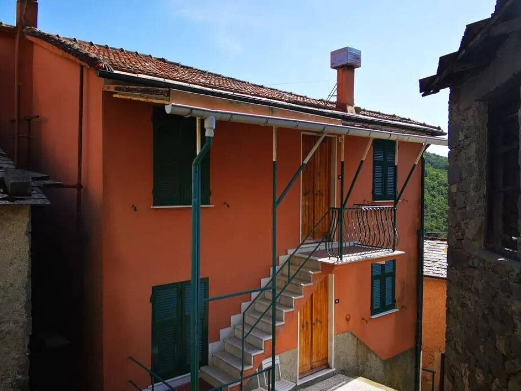 appartamento in vendita a Mezzanego