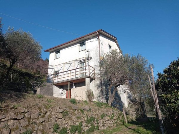 casa indipendente in vendita a Mezzanego in zona Vignolo