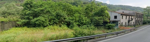 capannone in vendita a Mezzanego