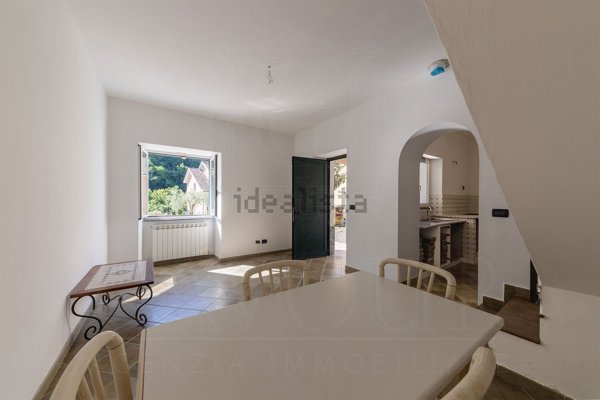 casa indipendente in vendita a Mezzanego