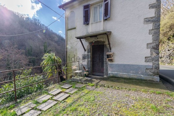 casa indipendente in vendita a Mezzanego in zona Isola di Borgonovo