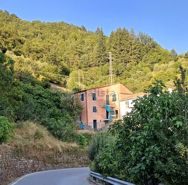 appartamento in vendita a Mezzanego in zona San Siro Foce