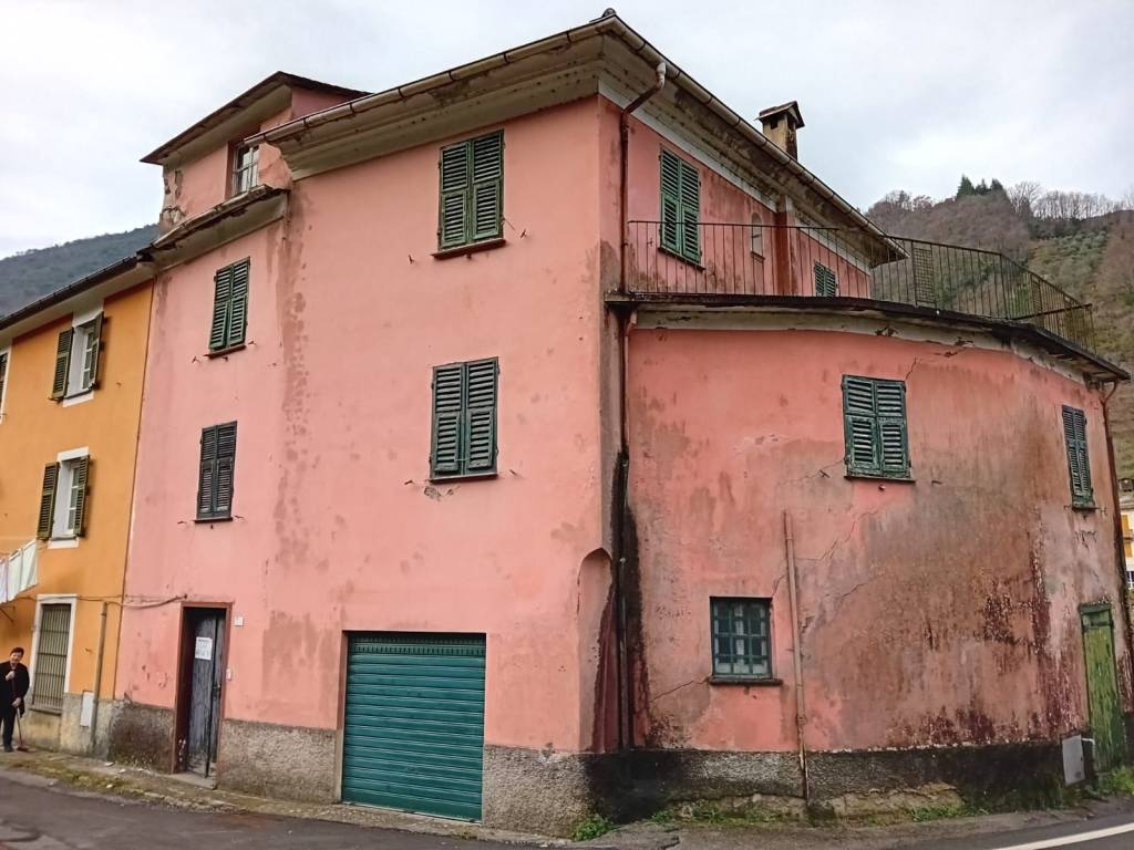 casale in vendita a Mezzanego