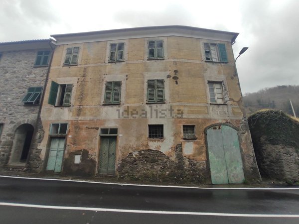 appartamento in vendita a Mezzanego