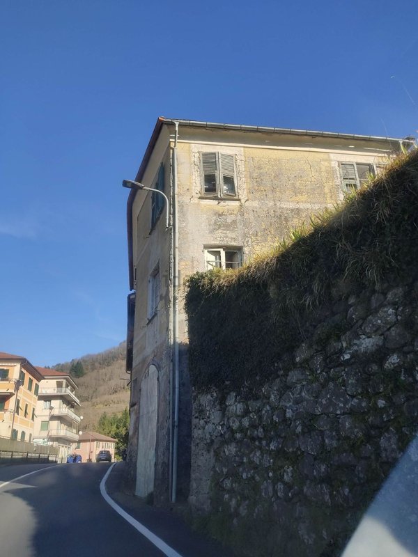 appartamento in vendita a Mezzanego