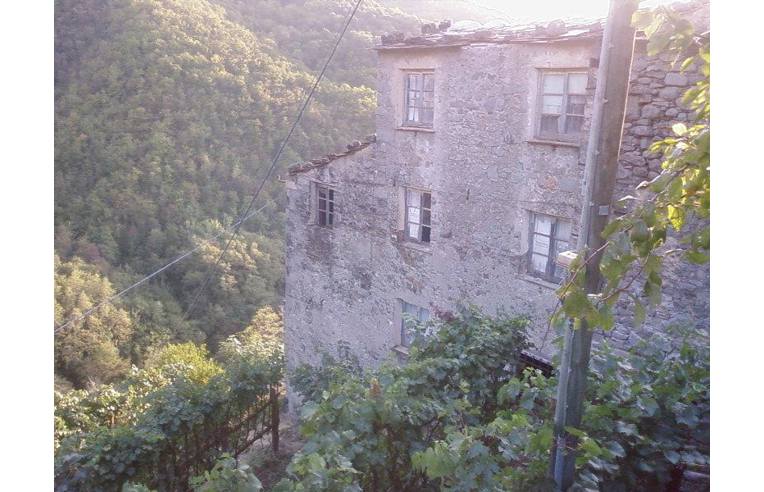 casa indipendente in vendita a Mezzanego in zona Isola di Borgonovo
