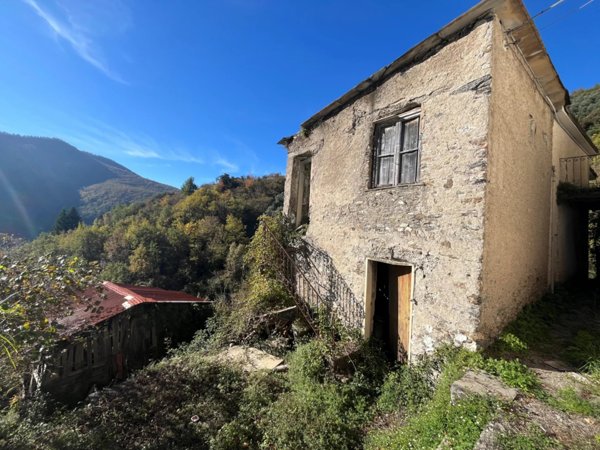 casa indipendente in vendita a Mezzanego