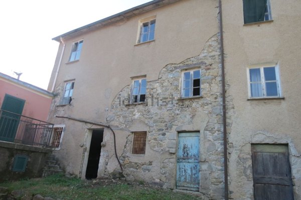 casa indipendente in vendita a Mezzanego in zona Vignolo