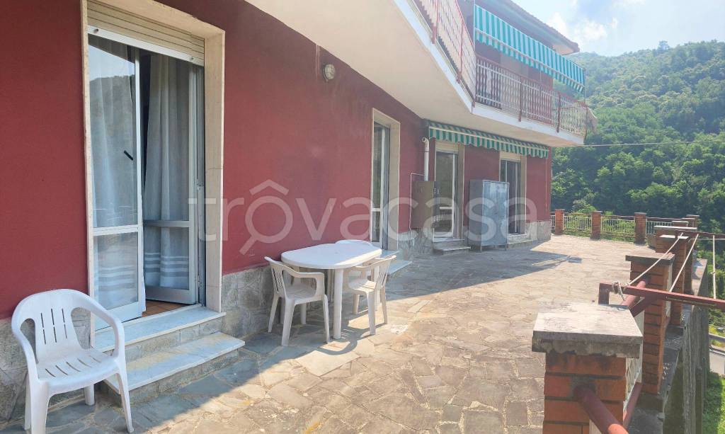 appartamento in vendita a Mezzanego in zona Isola di Borgonovo