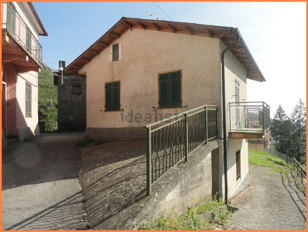 appartamento in vendita a Mezzanego