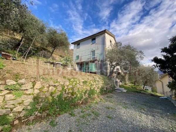 casa indipendente in vendita a Mezzanego in zona Vignolo