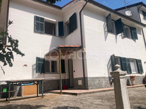 appartamento in vendita a Mezzanego in zona Vignolo