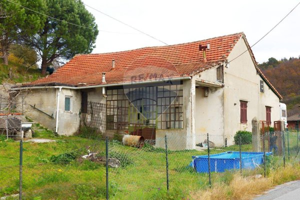 casa indipendente in vendita a Mignanego in zona Paveto