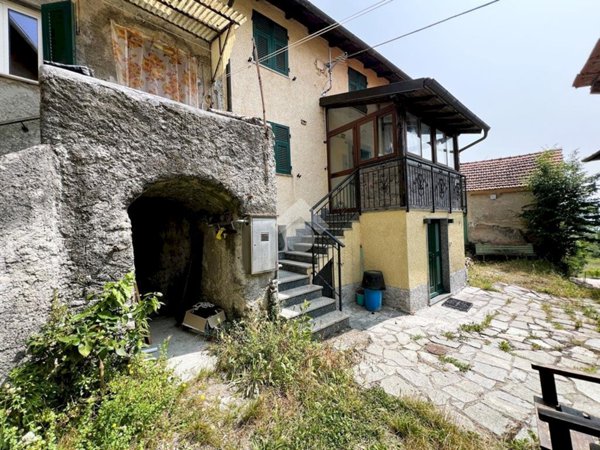 casa indipendente in vendita a Mignanego in zona Paveto