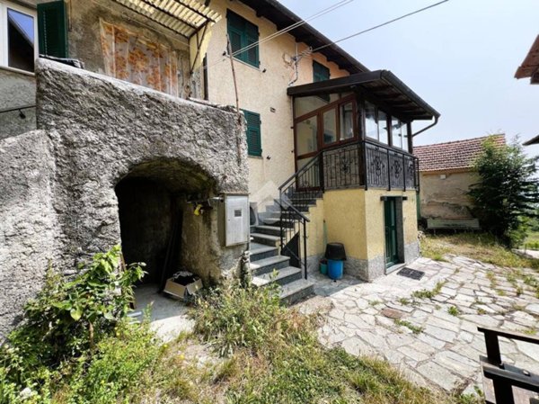 casa indipendente in vendita a Mignanego in zona Paveto