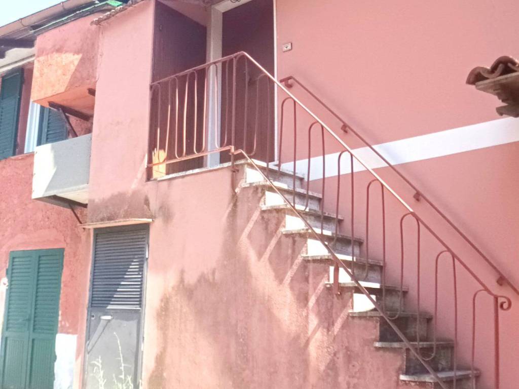casa indipendente in vendita a Mignanego in zona Paveto