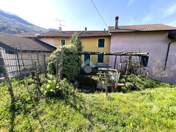 casa indipendente in vendita a Mignanego in zona Montanesi
