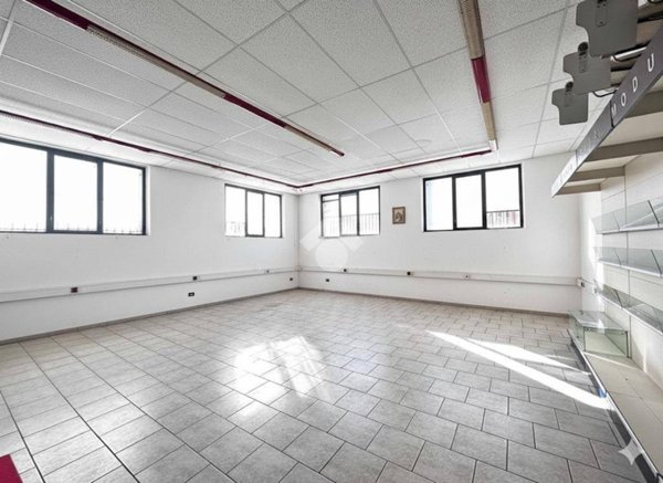 negozio in vendita a Mignanego in zona Migliarina