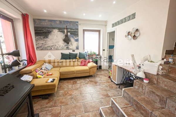 casa indipendente in vendita a Mignanego