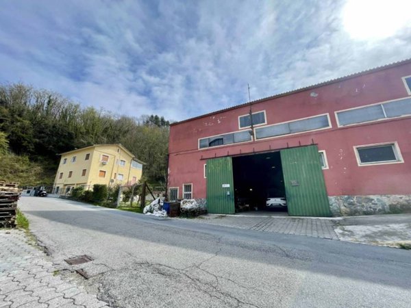 locale commerciale in vendita a Mignanego