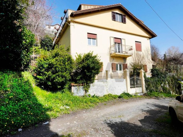 casa indipendente in vendita a Mignanego in zona Ponterosso