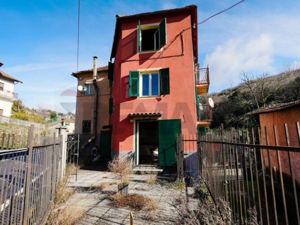 casa indipendente in vendita a Mignanego