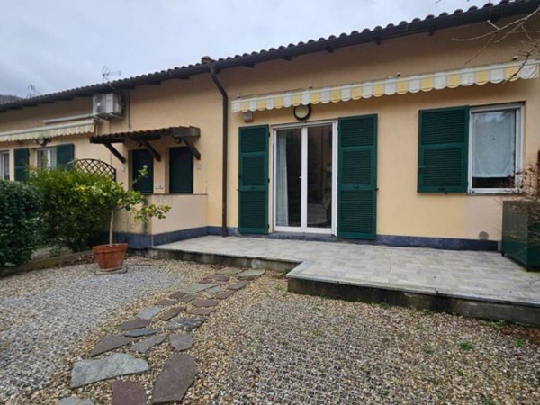 casa indipendente in vendita a Mignanego