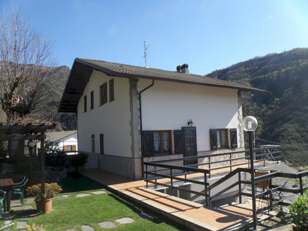 casa indipendente in vendita a Moconesi in zona Gattorna