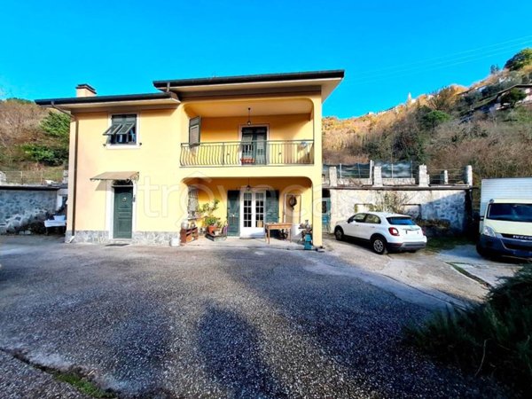 casa indipendente in vendita a Moconesi in zona Ferrada