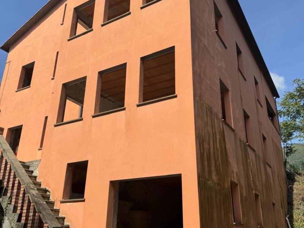 intera palazzina in vendita a Moconesi in zona Ferrada