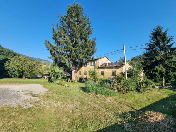 casa indipendente in vendita a Moconesi in zona Pezzonasca