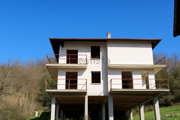 casa indipendente in vendita a Moconesi in zona Ferrada