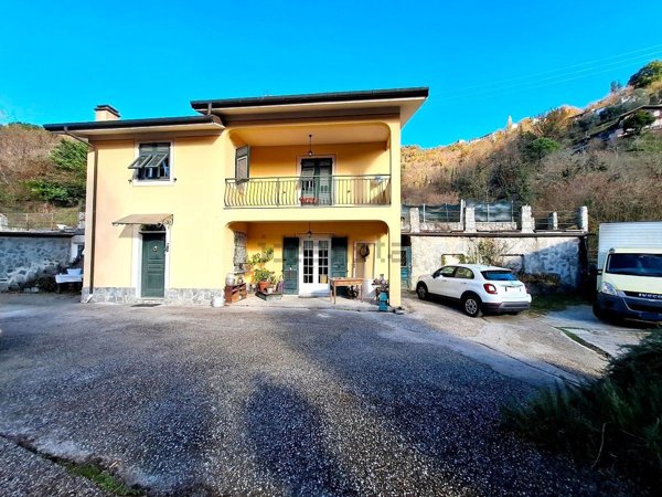 casa indipendente in vendita a Moconesi in zona Ferrada