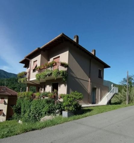 casa indipendente in vendita a Moconesi in zona Ferrada