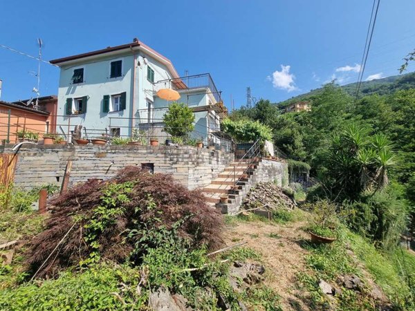 casa semindipendente in vendita a Moconesi in zona Pezzonasca