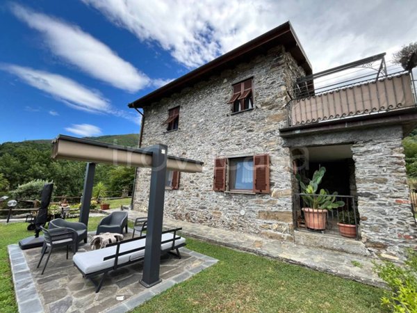 casa indipendente in vendita a Moconesi in zona Ferrada