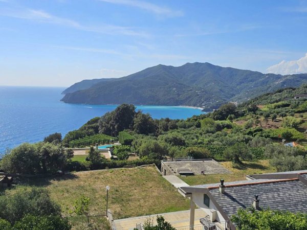 casa indipendente in vendita a Moneglia in zona Lemeglio