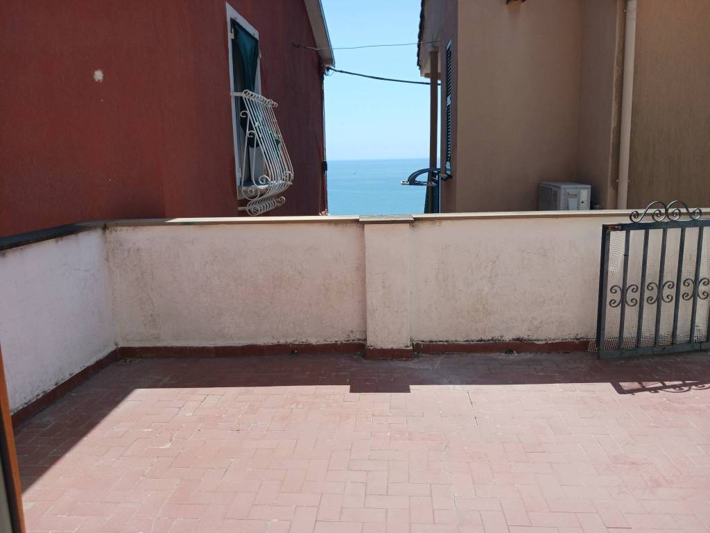 appartamento in vendita a Moneglia in zona Lemeglio
