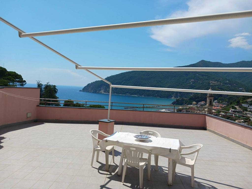appartamento in vendita a Moneglia in zona Lemeglio