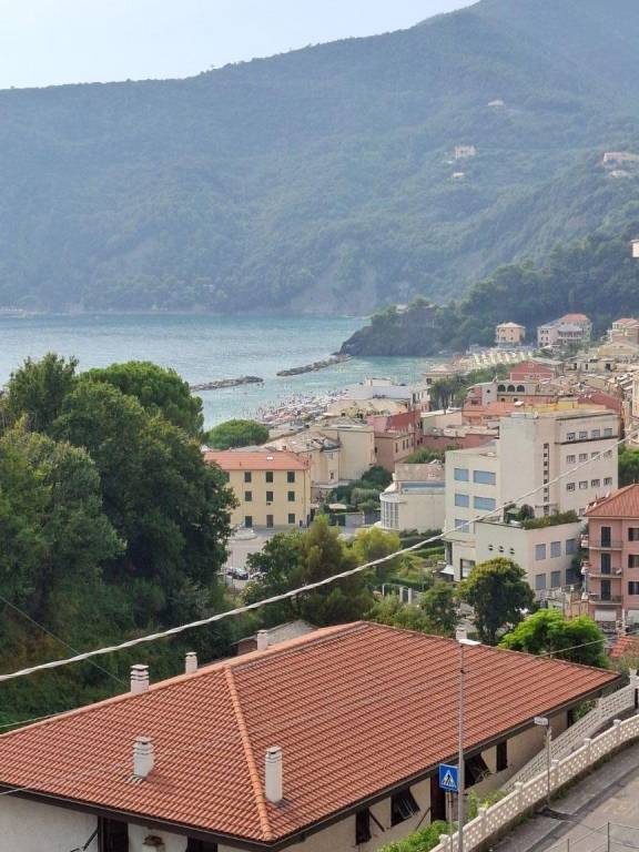 appartamento in vendita a Moneglia in zona Lemeglio
