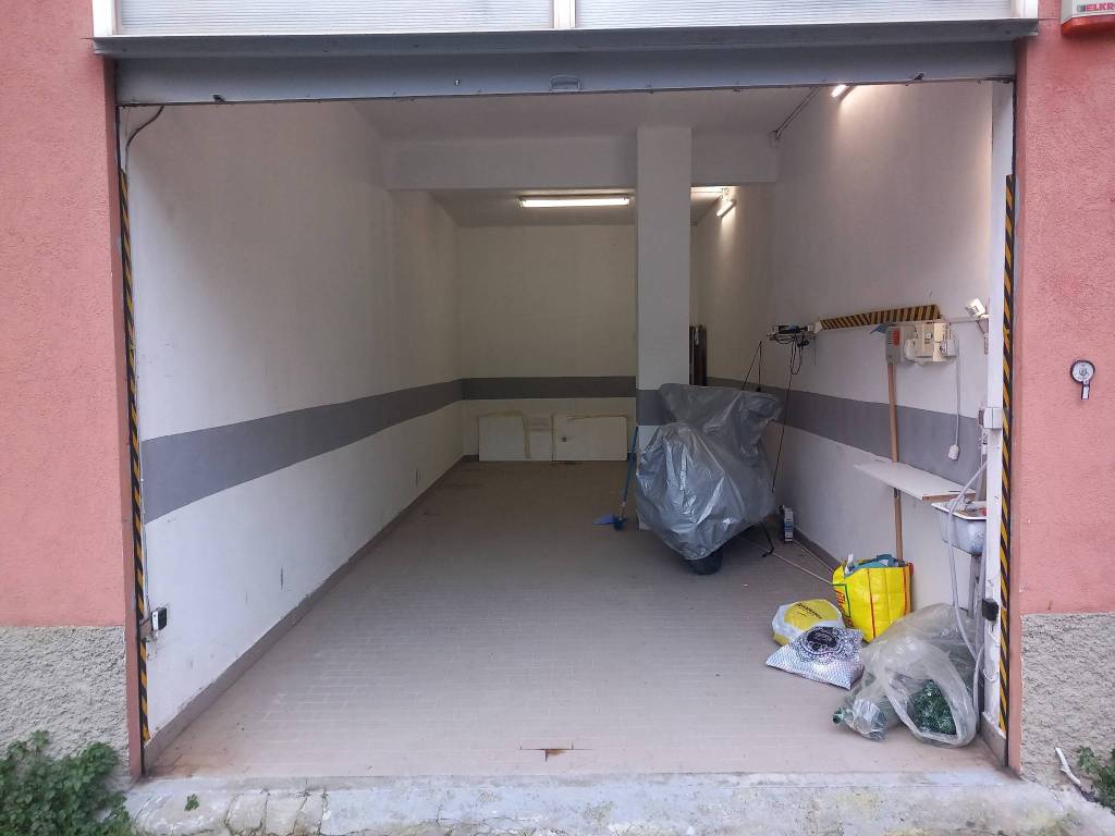 locale commerciale in vendita a Moneglia