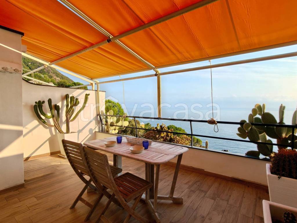 appartamento in vendita a Moneglia in zona Lemeglio