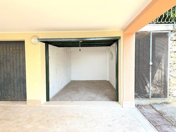 box auto in vendita a Moneglia in zona Lemeglio