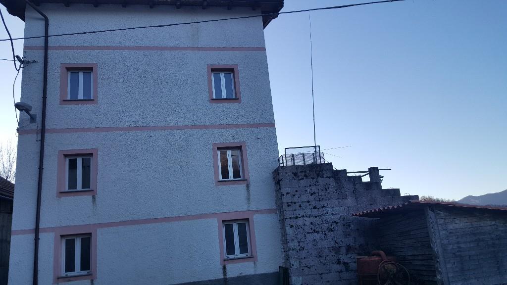casa indipendente in vendita a Montebruno in zona Seppioni