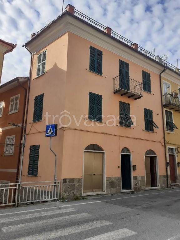 casa indipendente in vendita a Montebruno