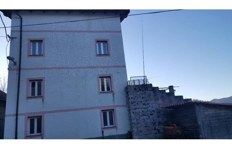 casa indipendente in vendita a Montebruno in zona Seppioni