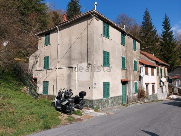 appartamento in vendita a Montoggio in zona Casà
